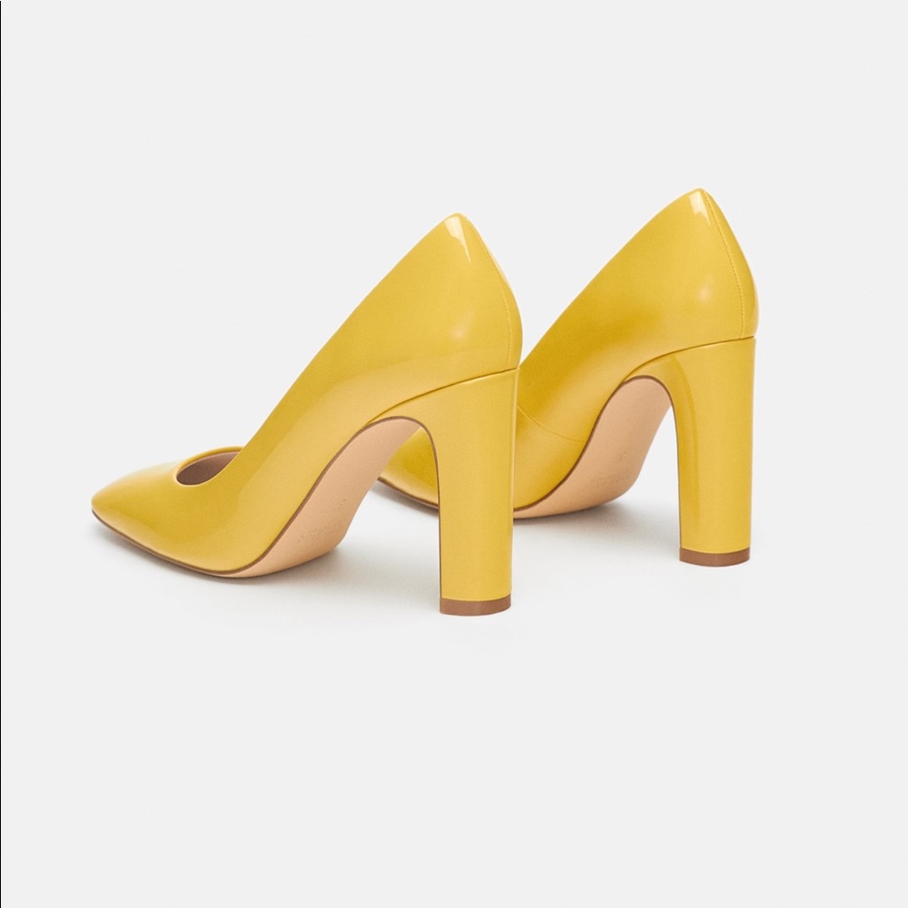 ๐ Lemon Yellow Patent Heels - Picture 3 of 8